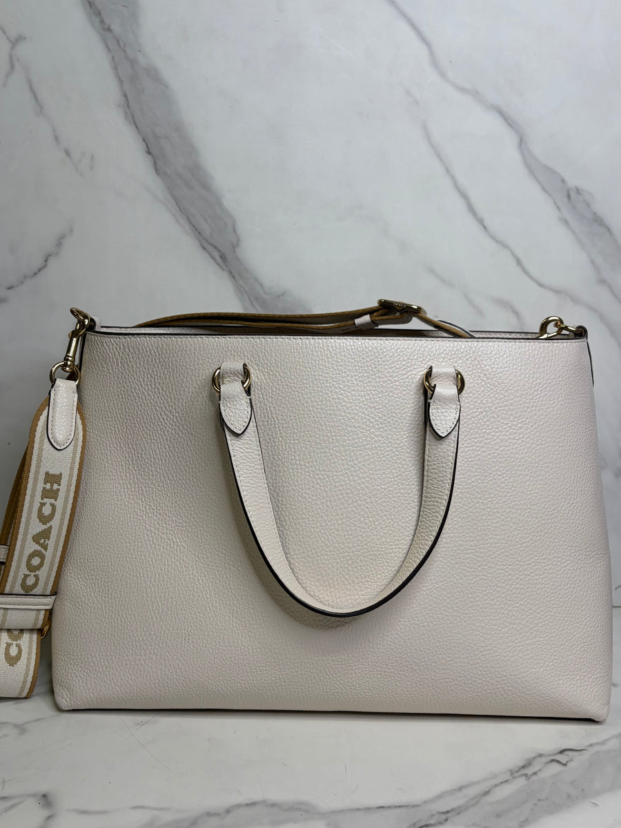 COACH Logan Carryall（ローガン キャリーオール） WOMENS Coach Logan Carryall – Sandy's Savvy Chic Resale Boutique