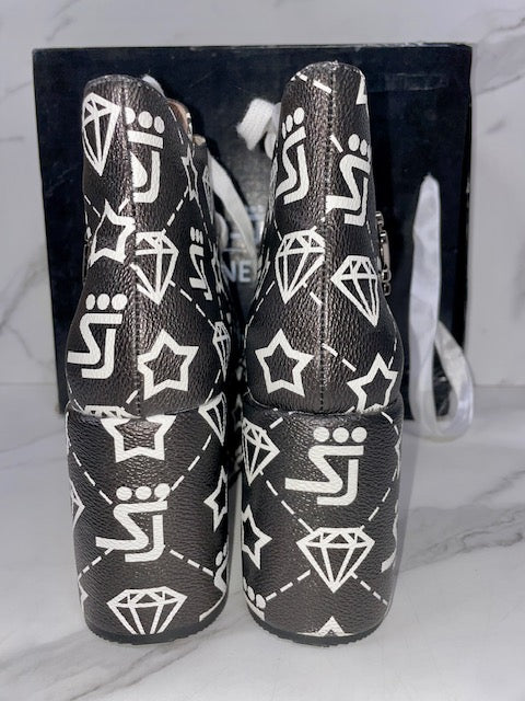 Shane Justin Platform Boots Size 5 - Sandy's Savvy Chic Resale Boutique