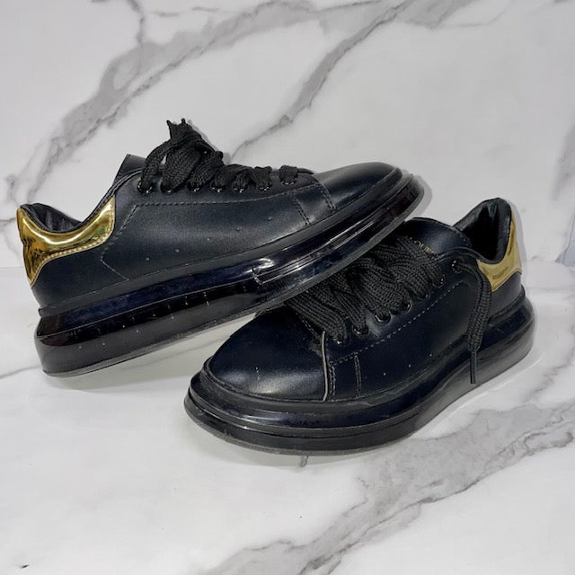 Alexander McQueen Men Black Oversized leather sneakers, 7| Luxury Sneakers for Men | Darveys