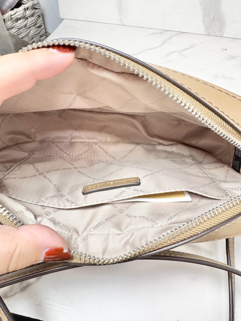 Michael Kors Large Jet Set Ombre Crossbody - Sandy's Savvy Chic Resale Boutique