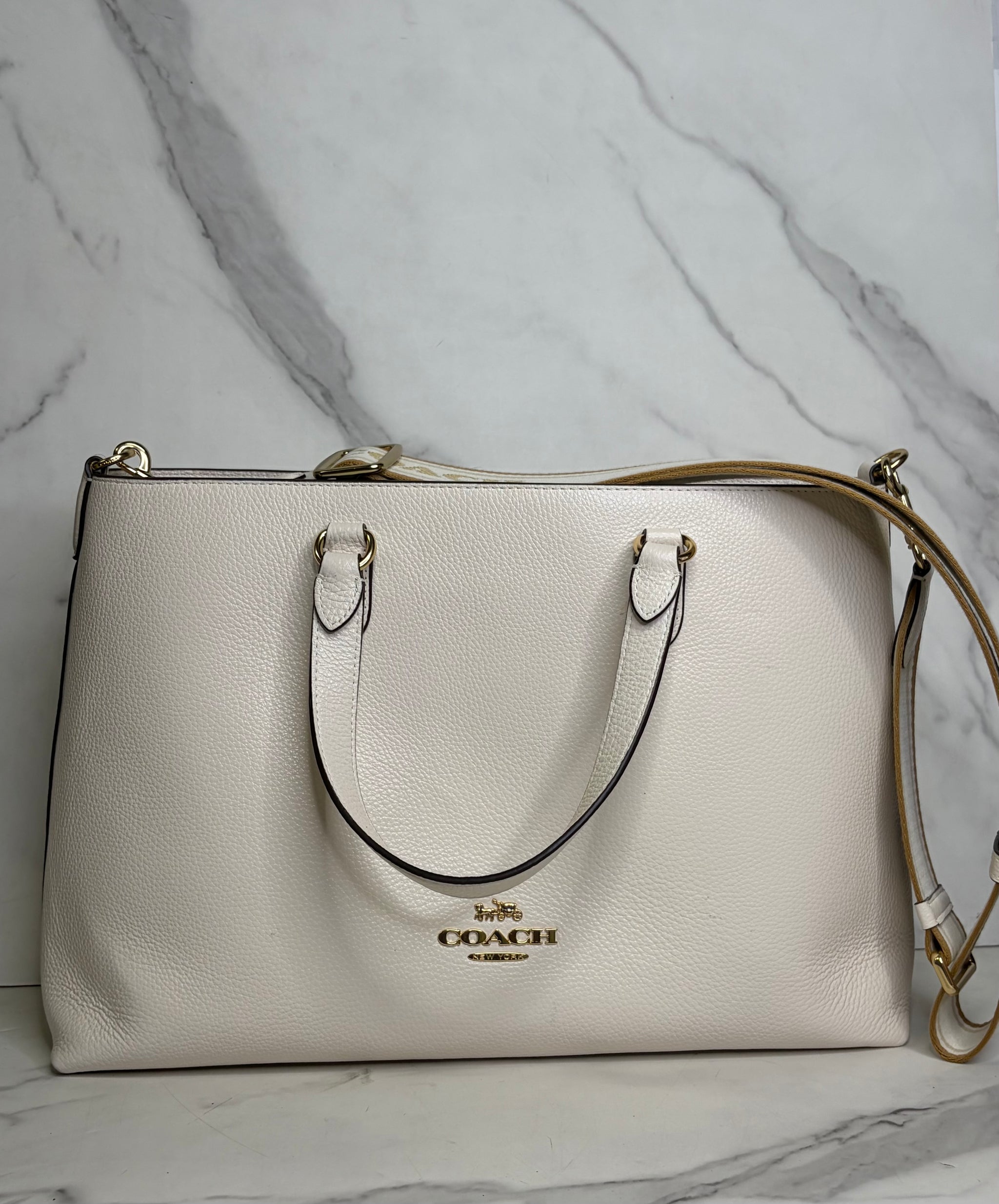 WOMENS Coach Logan Carryall – Sandy's Savvy Chic Resale Boutique